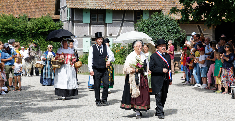 Les fêtes paysannes et défilé du Feuillu à l'Ecomusée d'Alsace Les fêtes paysannes et défilé du Feuillu à l'Ecomusée d'Alsace
