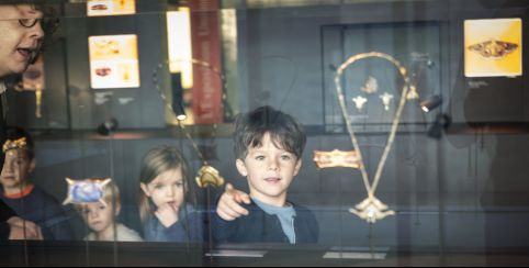 La petite hirondelle : visite contée pour les 3-6 ans au Musée Lalique, Wingen-sur-Moder